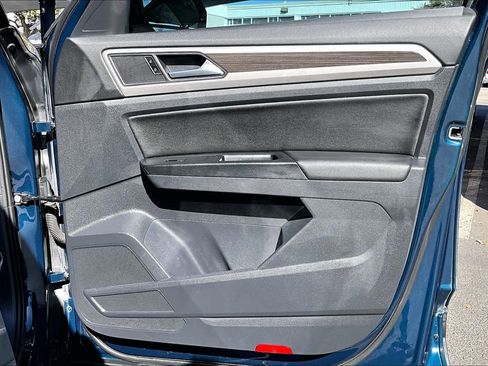 Used 2020 Volkswagen Atlas SE w/ Panoramic Sunroof Package image 23