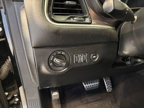 Used 2018 Dodge Challenger R/T Scat Pack w/ Driver Convenience Group image 15