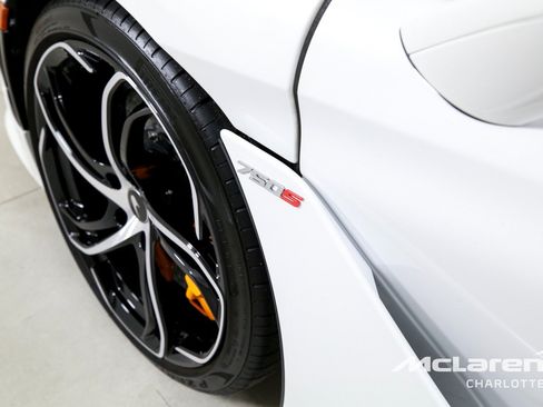 Used 2024 McLaren 750S Spider RWD image 30