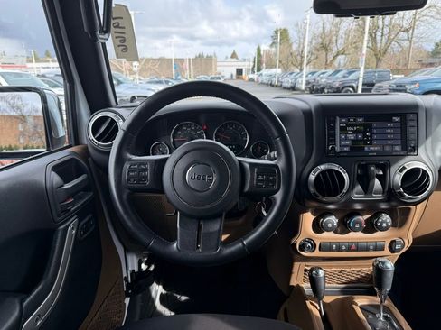 Used 2017 Jeep Wrangler Sahara w/ Mopar Chrome Edition Group image 15