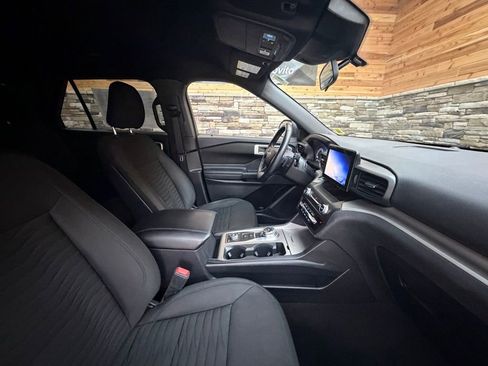 Used 2020 Ford Explorer XLT w/ Comfort Package AWD/4WD image 14