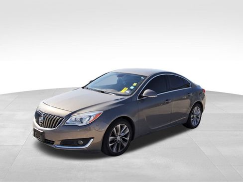 Used 2017 Buick Regal Premium image 2