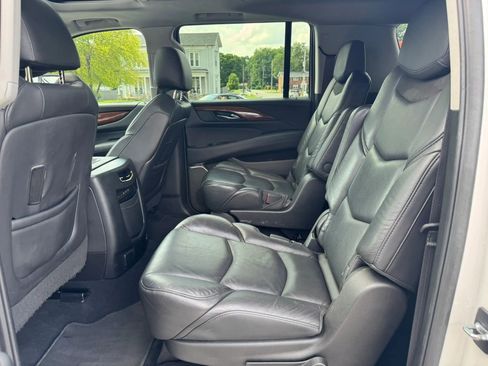 Used 2018 Cadillac Escalade ESV Luxury AWD/4WD image 33