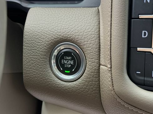 Used 2023 GMC Yukon Denali AWD/4WD image 34