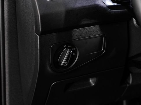 Used 2022 Volkswagen Tiguan SE image 30