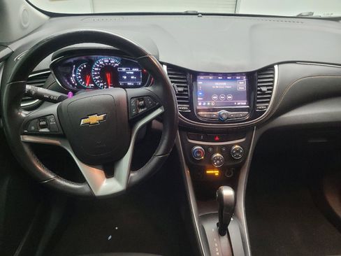Used 2020 Chevrolet Trax LT w/ LT Convenience Package image 22