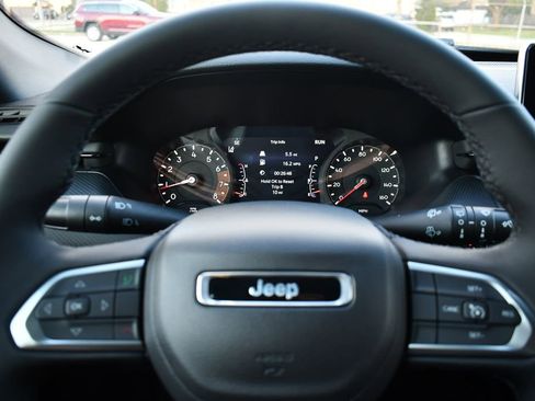 New 2026 Jeep Compass Latitude image 13
