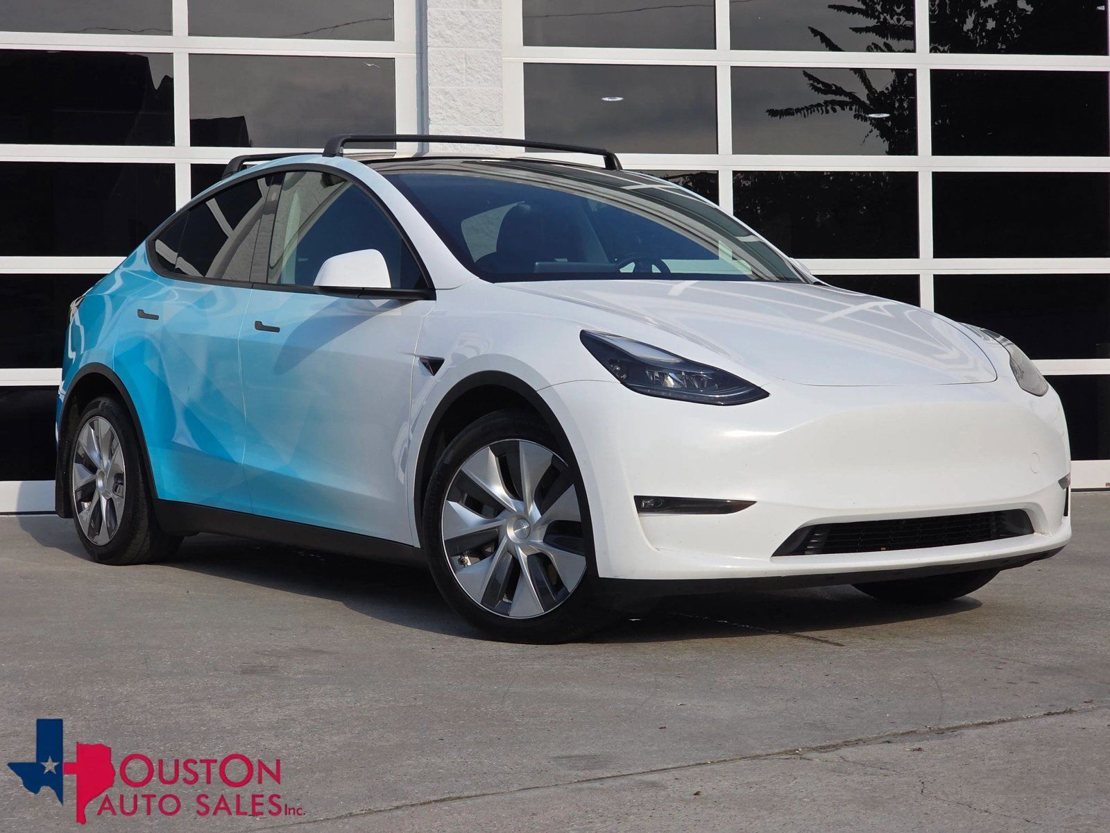 Used 2022 Tesla Model Y Long Range AWD/4WD image 1