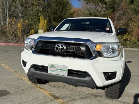 Used 2015 Toyota Tacoma 4x4 Double Cab image 4