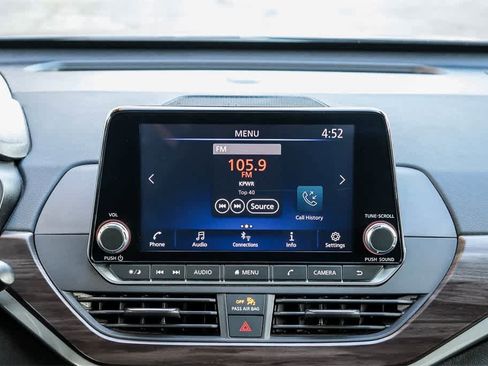 Used 2024 Nissan Altima 2.5 SV image 15