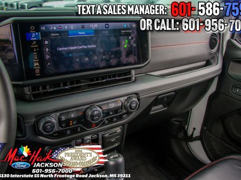 Used 2024 Jeep Wrangler Unlimited Rubicon AWD/4WD image 15