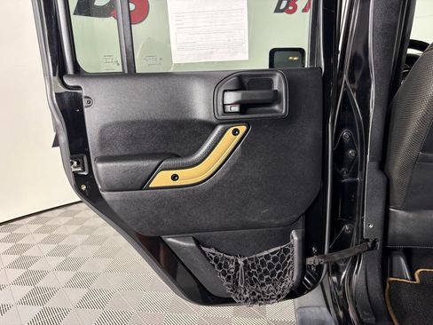 Used 2014 Jeep Wrangler Unlimited Sahara AWD/4WD image 30