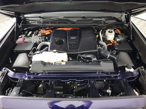 Used 2025 Toyota Sequoia Platinum w/ TRD Off-Road Package image 30