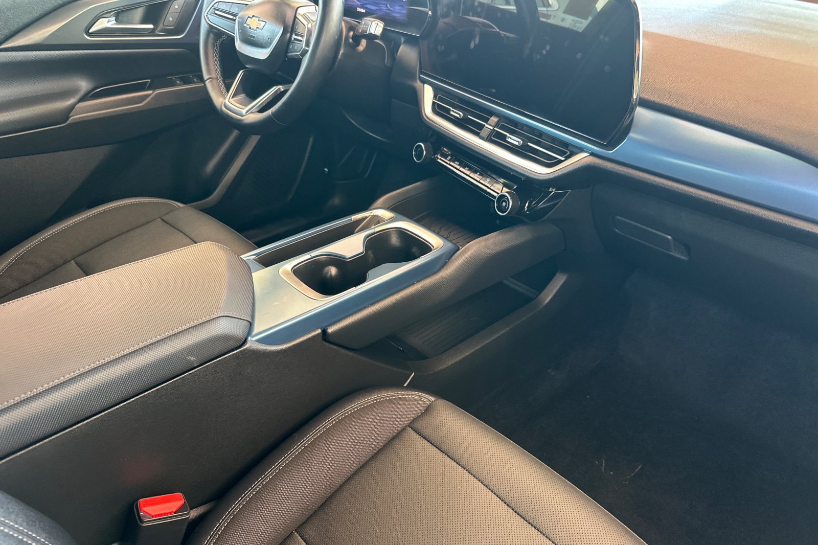 Used 2024 Chevrolet Equinox EV LT FWD image 19