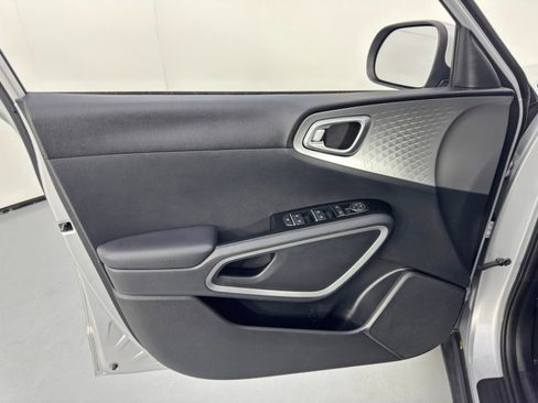 Used 2020 Kia Soul LX image 32