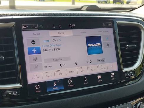 Used 2023 Chrysler Pacifica Touring-L FWD image 19