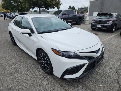 Used 2023 Toyota Camry SE w/ Cold Weather Package FWD image 7
