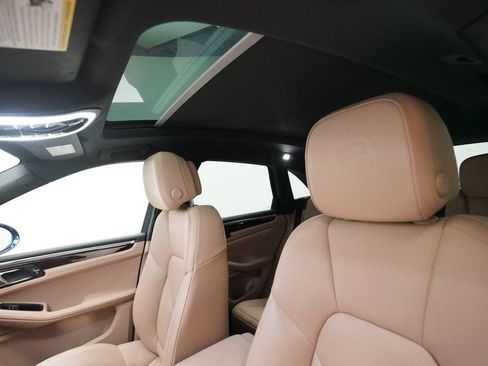 Certified 2024 Porsche Macan AWD/4WD image 9