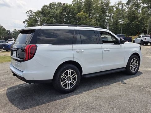Used 2025 Ford Expedition Active RWD image 14