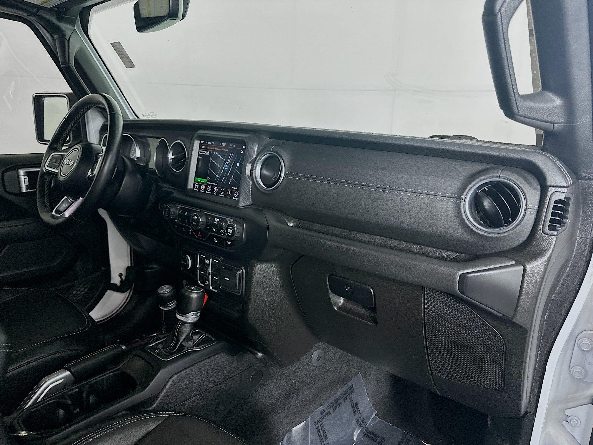 Used 2022 Jeep Wrangler Unlimited Sahara w/ Cold Weather Group AWD/4WD image 32