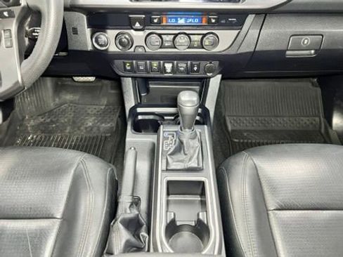 Used 2021 Toyota Tacoma TRD Sport w/ TRD Premium Sport Package AWD/4WD image 16