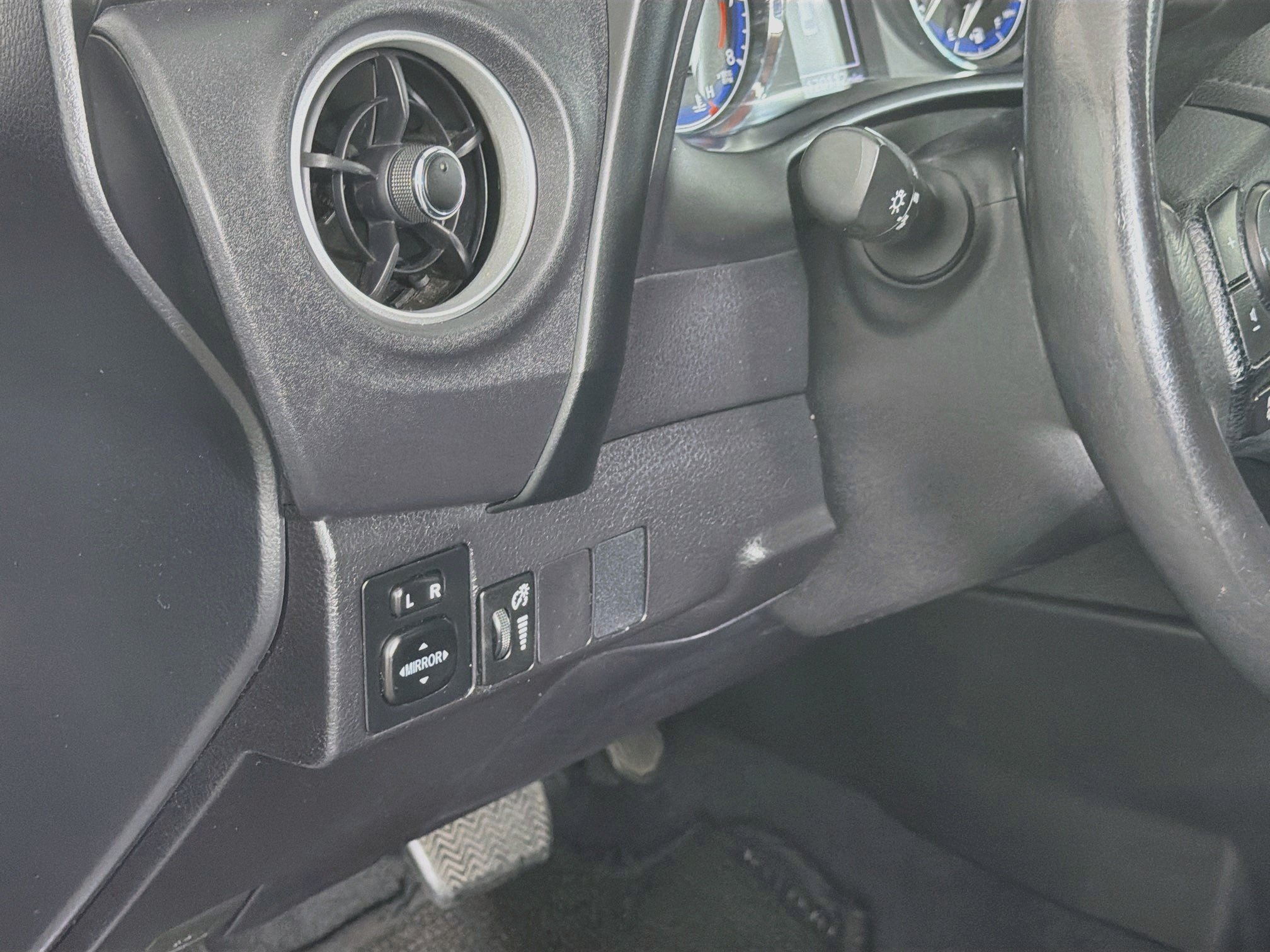 Used 2017 Toyota Corolla XSE w/ Carpet Mat Package (TMS) FWD image 17