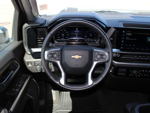 Used 2025 Chevrolet Silverado 2500 LT w/ Convenience Package AWD/4WD image 8