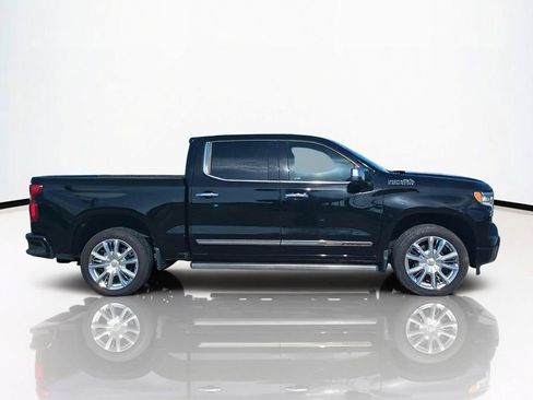 Used 2022 Chevrolet Silverado 1500 High Country w/ High Country Premium Package AWD/4WD image 4