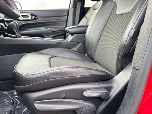 Used 2025 Jeep Compass Trailhawk image 25