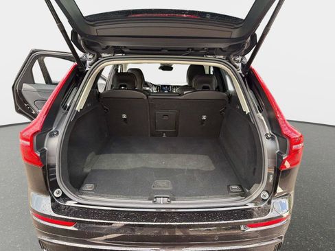 Certified 2025 Volvo XC60 B5 Core AWD/4WD image 11