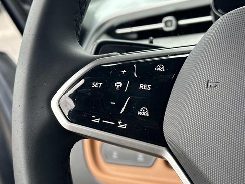 New 2025 Volkswagen ID. Buzz Pro S image 13