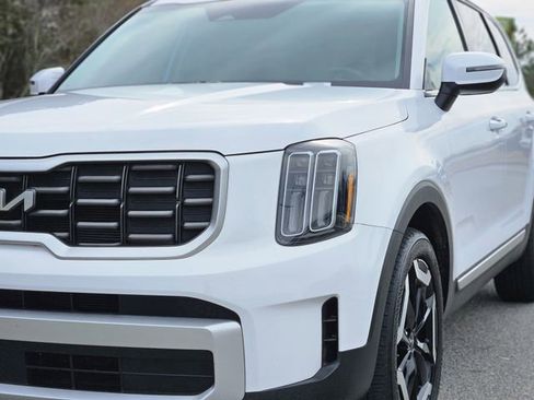 Used 2025 Kia Telluride S image 9