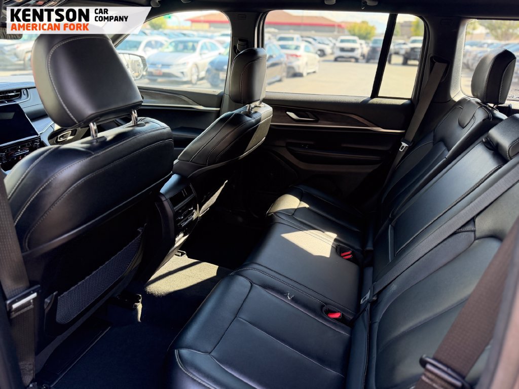 Used 2025 Jeep Grand Cherokee Limited w/ Black Appearance Package AWD/4WD image 31