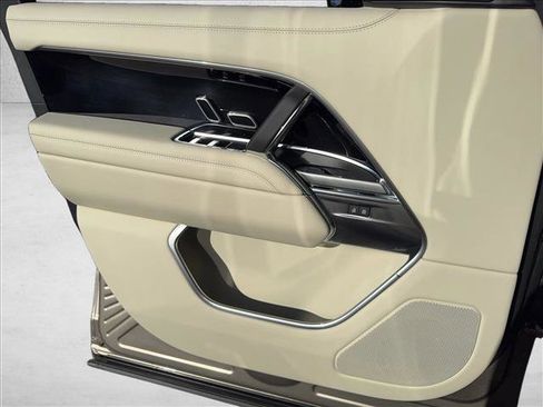 New 2025 Land Rover Range Rover SE image 28