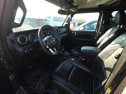 Used 2018 Jeep Wrangler Unlimited Sahara w/ Cold Weather Group image 8