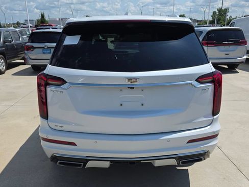 Used 2021 Cadillac XT6 Premium Luxury AWD/4WD image 4
