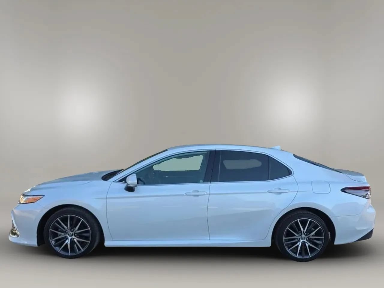 Used 2021 Toyota Camry XLE FWD image 5