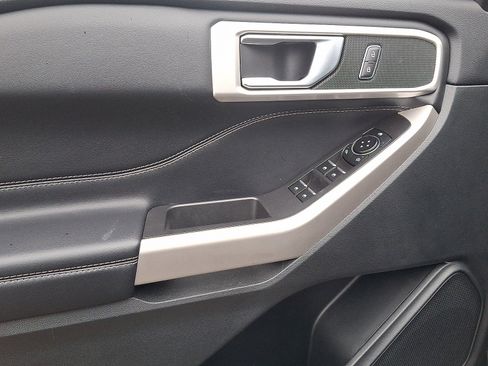 Certified 2022 Ford Explorer XLT image 12