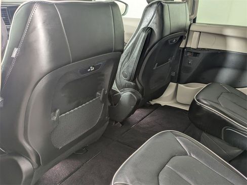 Certified 2022 Chrysler Pacifica Limited image 29