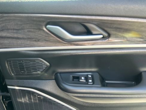 Used 2023 Jeep Grand Cherokee 4WD 4xe image 41