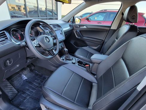Used 2021 Volkswagen Tiguan SE image 14