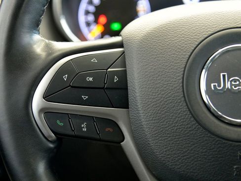 Used 2021 Jeep Grand Cherokee Laredo X image 22