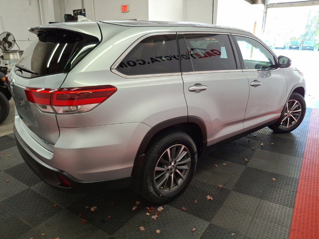 Used 2019 Toyota Highlander XLE AWD/4WD image 12