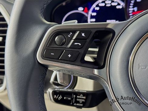 Used 2023 Porsche Cayenne Platinum Edition w/ Premium Package Plus image 13