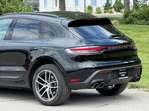Certified 2026 Porsche Macan AWD/4WD image 9