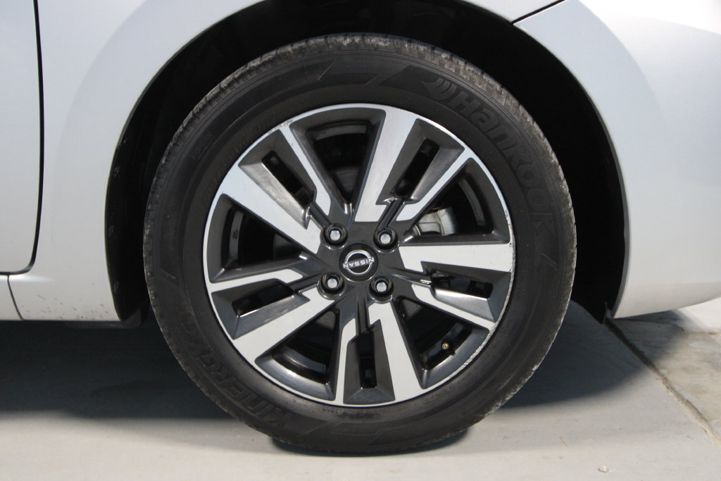 Used 2025 Nissan Versa SV FWD image 33