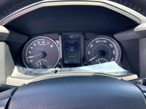 Used 2017 Toyota Tacoma TRD Sport w/ Tow Package (A/T) AWD/4WD image 26
