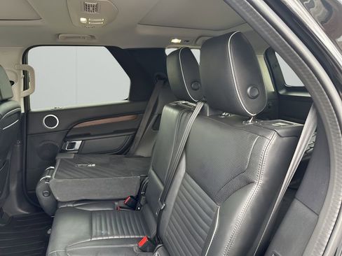 Used 2020 Land Rover Discovery HSE Luxury image 16