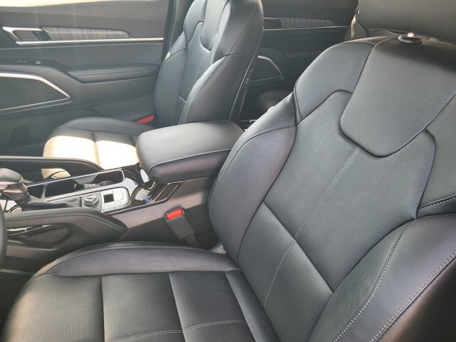 Used 2025 Kia Telluride EX w/ EX Captain's Chair Package AWD/4WD image 11