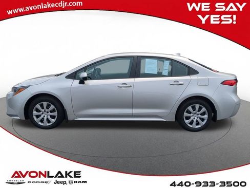 Used 2022 Toyota Corolla LE image 3